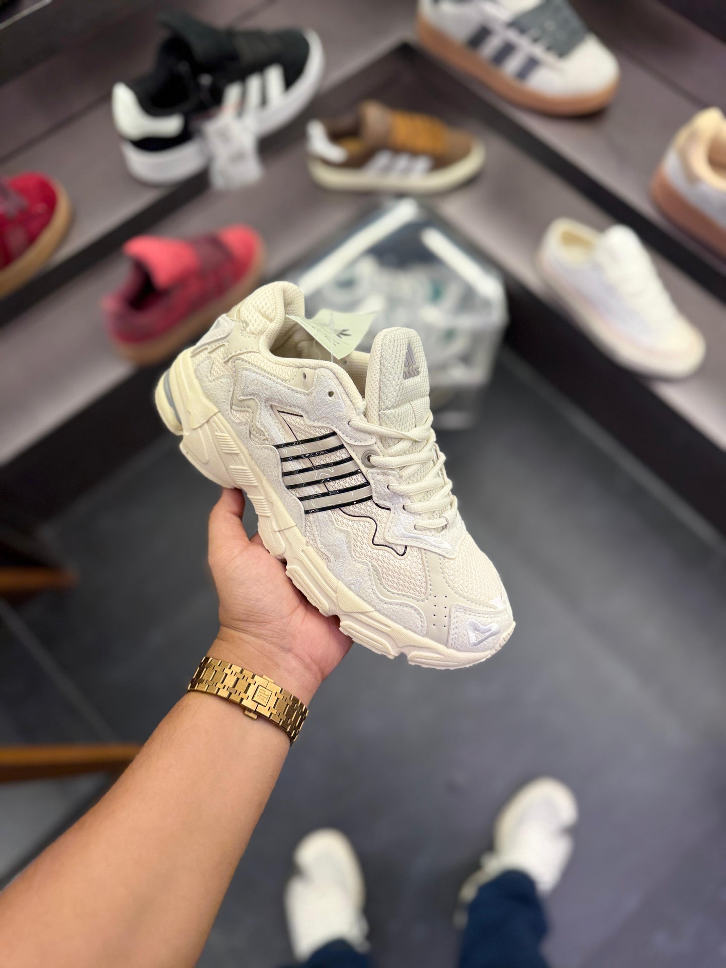 🤍 Adidas Off-White Wave Runner – Premium Comfort & Street Style