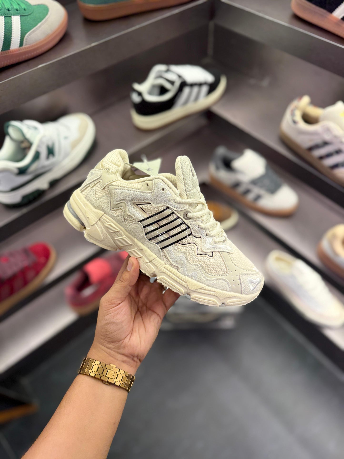 🤍 Adidas Off-White Wave Runner – Premium Comfort & Street Style