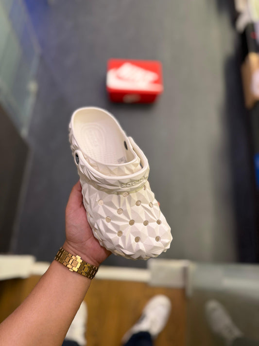 ๐งOrgenal;  Crocs Echo Clog โStucco/Blackโ โ Where Comfort Meets Bold Design ๐ง