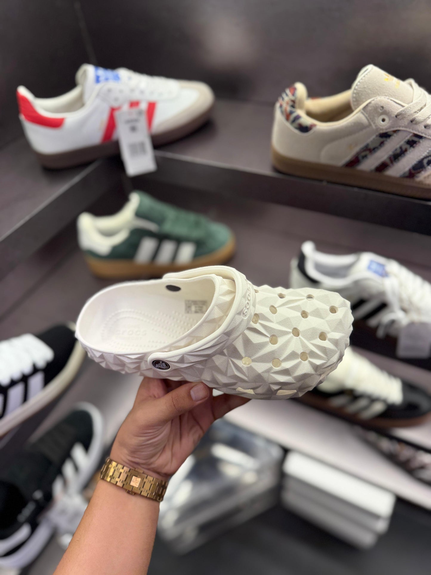 🧊Orgenal;  Crocs Echo Clog “Stucco/Black” – Where Comfort Meets Bold Design 🧊