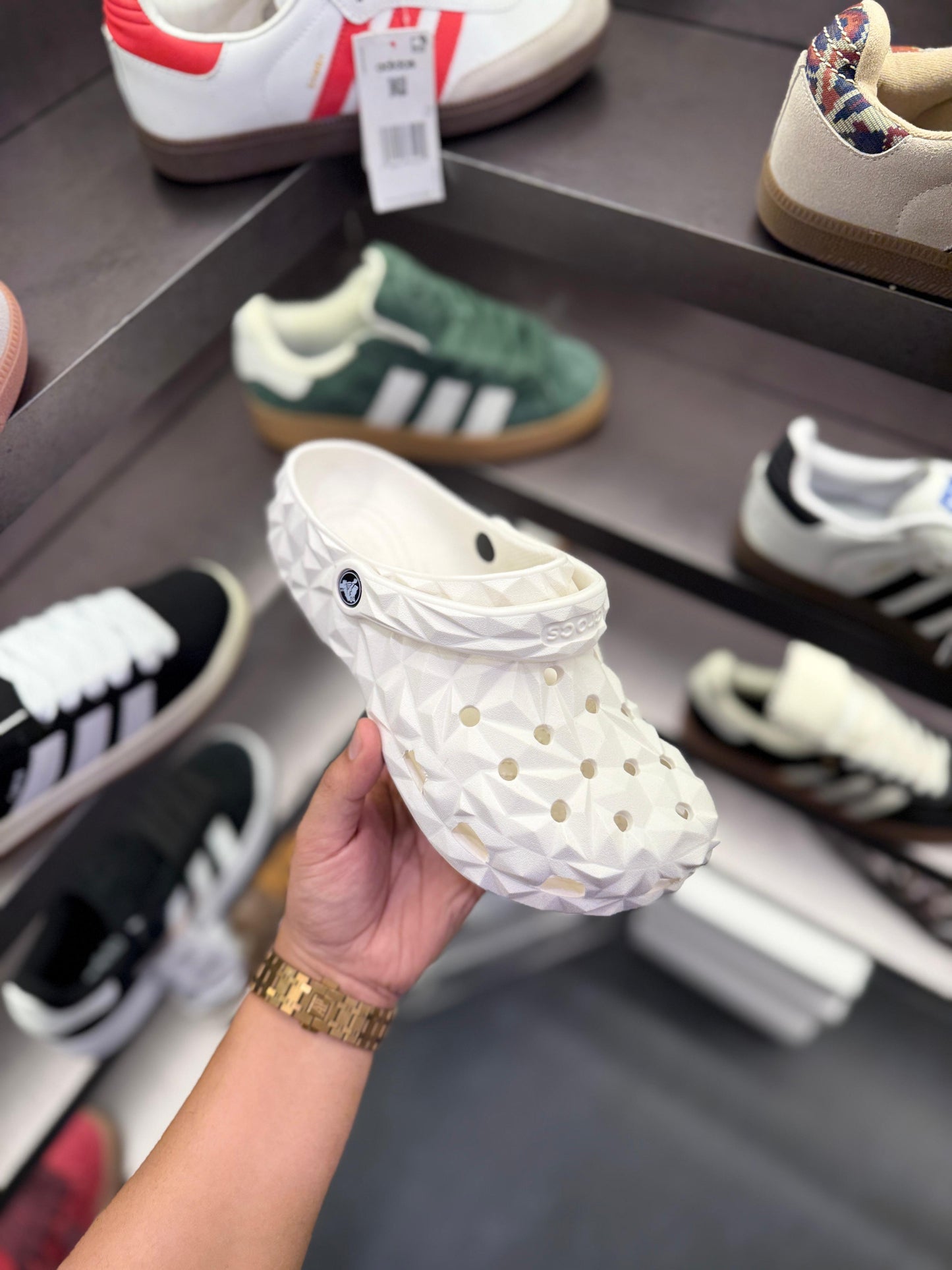 🧊Orgenal;  Crocs Echo Clog “Stucco/Black” – Where Comfort Meets Bold Design 🧊